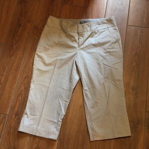 Dockers khaki capris